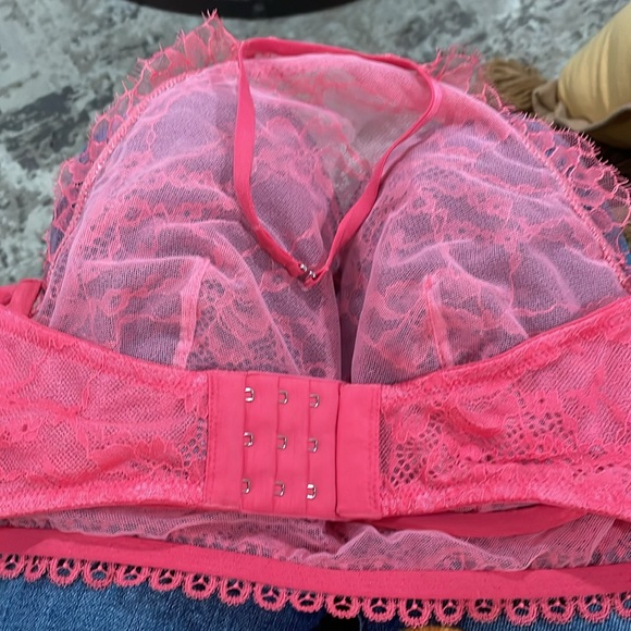 Victoria’s Secret lace halter bra 34D never worn - Picture 3 of 5